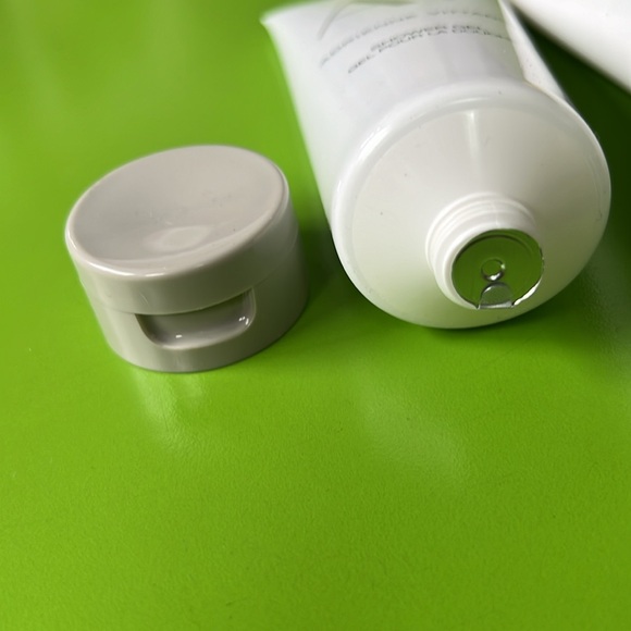 AV Adrienne Vittadini NEW shower gel &  body lotion ( not sealed,full) 3.4oz set - Picture 2 of 5